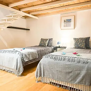  Hostal By Born